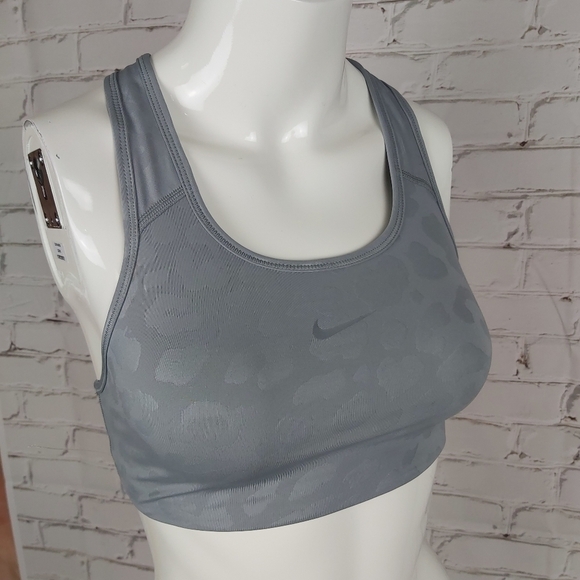 𝅺NIKE Training Pro Dri-FIT Swoosh  all over leopard print sports bra in g… - Picture 6 of 11
